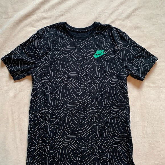 Nike T-shirt Athletic Cut Size Large - Picture 3 of 4